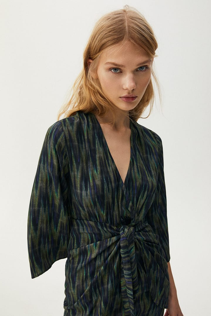 Vestido corto con falda anudada - Imagen 3