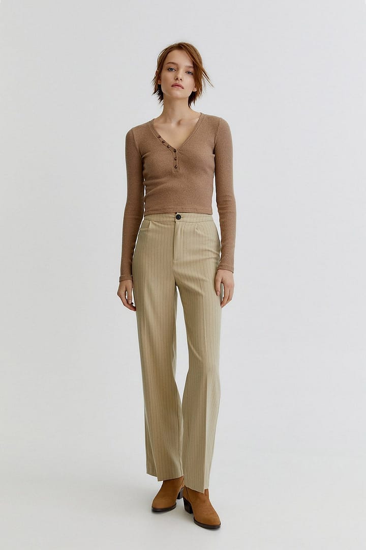 Camiseta corta de canalé con botones - Imagen 4